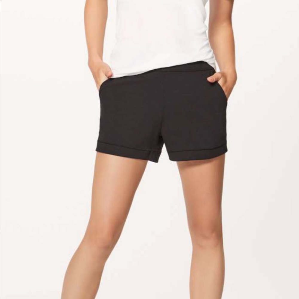 Lulu lemon minimal black shorts